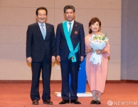 기념촬영하는 정세균 총리