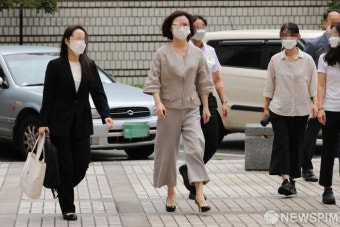 법정으로 향하는 정경심 교수