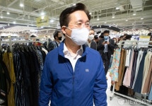 코리아패션마켓 참석한 성윤모 장관