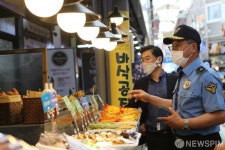 동해해경청, 강릉 중앙시장서 착한소비운동 전개