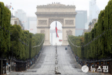 [사진] 프랑스 혁명기념일 퍼레이드를 위한 샹제리제 거리