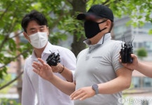 오정모범운전자회 자판기 | '고의 접촉사고' 택시기사 최모씨 법원 출석