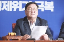 최고위원회의 주재하는 김태년 원내대표
