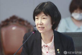 인사말하는 양정숙 의원