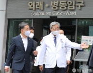 전공의 집단휴진...병원 찾은 박능후 복지부 장관