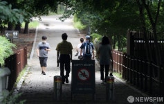 양재천 산책 즐기는 시민들
