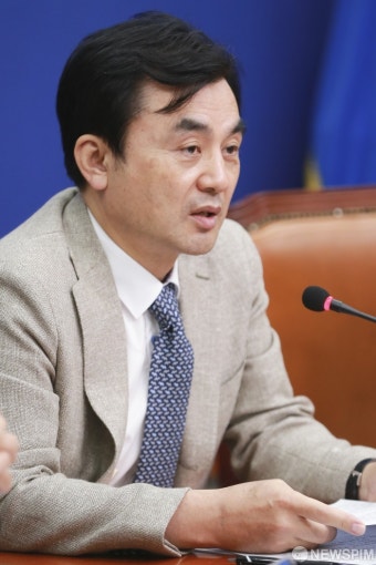 전국대의원대회준비위원회 진행상황 설명하는 안규백 위원장