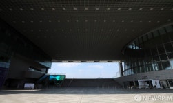 잠정 휴관으로 썰렁한 국립중앙박물관