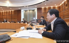 혁신조달 관련 간담회 주재하는 안일환 차관