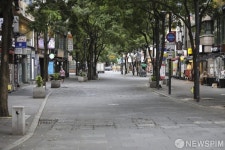 오늘 밤부터 거리두기 2.5단계 텅 빈 인사동 거리