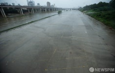 텅 빈 탄천공영주차장