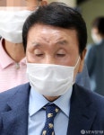 항소심 선고 재판 마치고 법정 나서는 유동천 전 회장