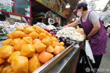 추석 앞둔 재래시장 떡집