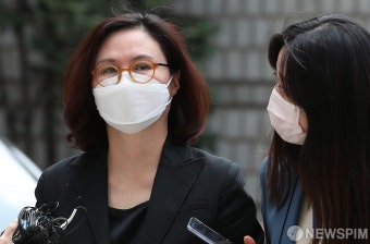 정경심 교수, '속행공판 출석'