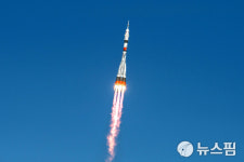 [사진] 우주로 날아가는 소유즈 MS-17호