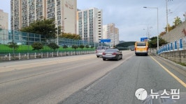목포시 버스터미널 도로에 콘크리트 중앙분리대 설치