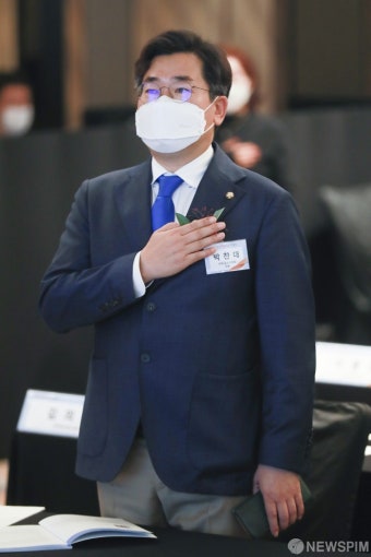 '제3회 회계의 날 기념식' 국민의례 하는 박찬대 의원