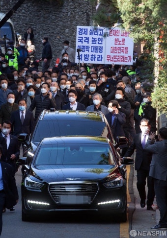 이명박 전 대통령 자택 출발
