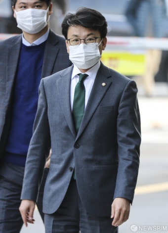 남부지법 공판 출석하는 진성준 의원