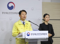 [위드 코로나 1년] 방역망 뚫린 정부도 홍역…회의·간담회도 비대면 일상화