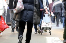 치솟는 물가에 가벼워지는 장바구니