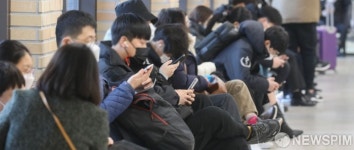 사회적 거리두기 사라진 고속버스터미널