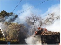 강릉 성산면서 주택 화재 산불로 번져...헬기 3대 동원 진압 중