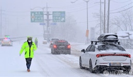 폭설로 통제된 미시령 동서관통도로