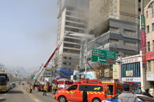 [종합] 속초 조양동 오피스텔 화재…10명 병원 이송