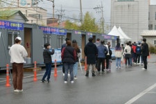 속초서 9명 추가 감염...전 시민 진단검사서 확진