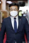 부동산특위 구성 간담회 참석하는 윤호중 비대위원장