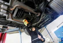 [사진] 자동차정비소를 운영하는 UAE 여성