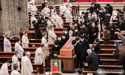 고(故) 정진석 추기경 장례 미사…용인 성직자묘역서 영면