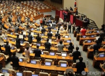 [종합] 김부겸 국무총리 인준안, 野 반대 시위 속 국회 본회의 통과