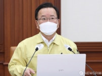 [종합] 김부겸 총리 거리두기·5인 이상 모임금지 3주 연장…백신접종자 우대방안 마련