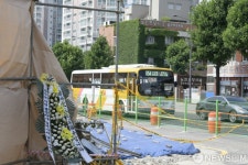 매몰 사고 현장 추모 조화