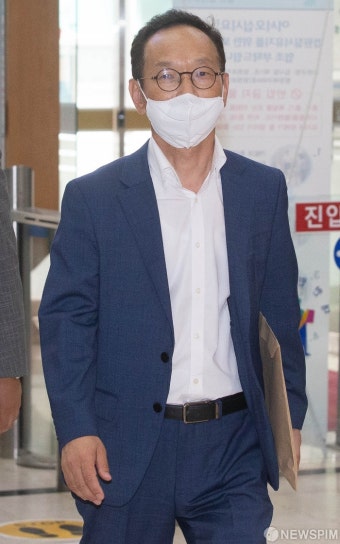 법원 들어서는 김유상 이스타항공 대표이사