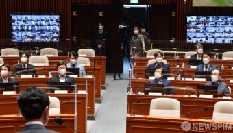 국회 본회의도 원격 영상회의로