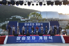 거제시 장승포차 개장…밤바다 낭만과 먹거리 다양