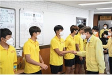 박형준 부산시장, 해수욕장 코로나19 방역 대책 등 현장 점검