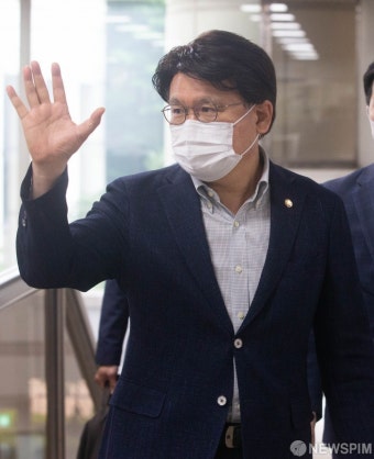 공판 출석하는 황운하 의원