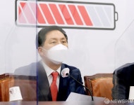 중진의원 연석회의 자리한 김기현 원내대표