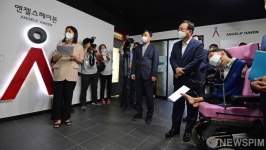 지원주택 관련 보고 받는 김부겸 총리