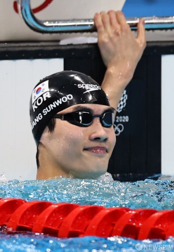 [사진] 수영 황선우, 자유형 50m 예선 조 7위… 올림픽 마감