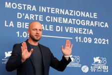 [사진] 베니스 영화제 레드카펫위의 배우 안드레이 리마루크