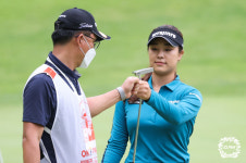 [KLPGA 현장] '프로 첫 대회 상위권' 오른 윤이나 이름처럼 '상위권'