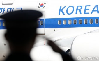 방미길 오르는 문재인 대통령 환송인사