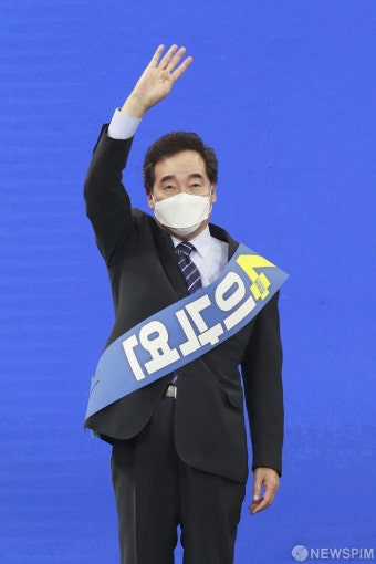 손 흔드는 이낙연 더불어민주당 대선 경선 후보