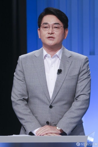 토론회 준비하는 박용진 대선 경선 후보