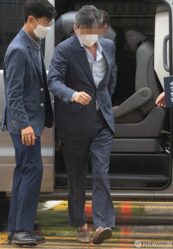 영장실질심사 출석하는 '김건희 주가조작 의혹' 이모씨